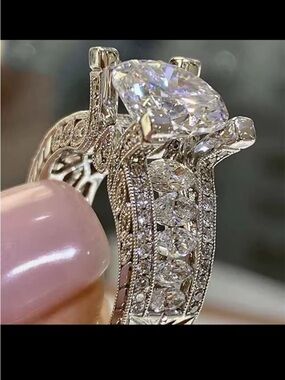 Luxury 925 Sterling Silver Cubic Zirconia Engagement Ring